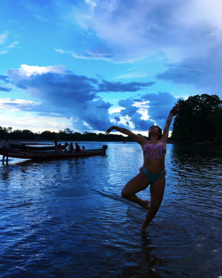 Bailarina en un río©